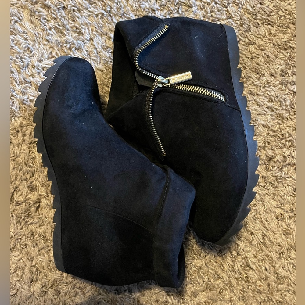 Black Bella Marie wedges with gold zipper - size 9